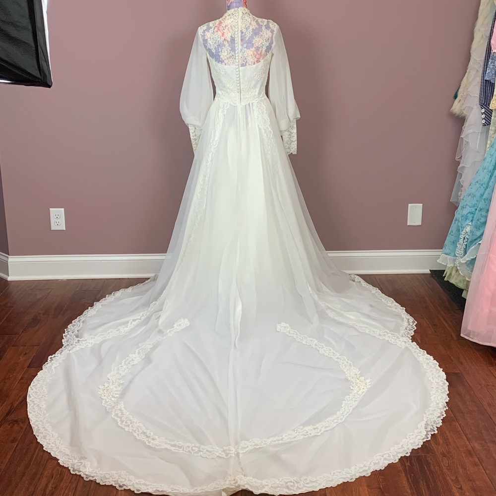 💐 Vintage Lace Union Made Wedding Gown 💐 - Picture 8 of 16